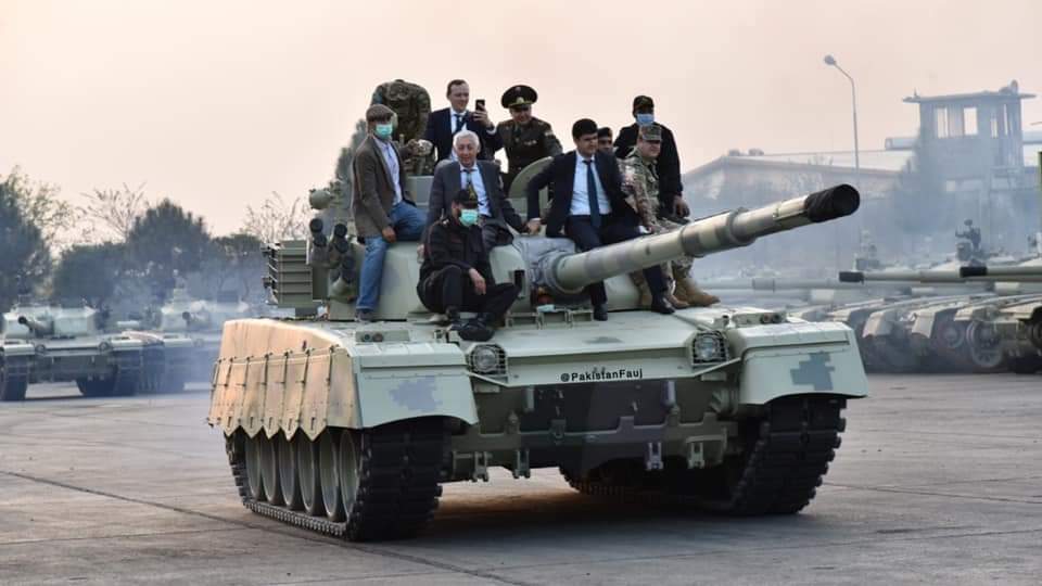 sohailahmedsa's tweet photo. Foreign Delegation Riding Al-Khalid-1 Main Battle Tank.
#AlKhalid https://t.co/KY5c0nJyBa