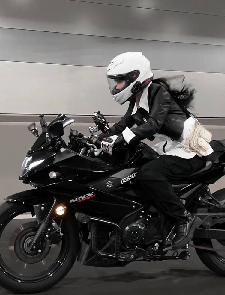 Spend your time improving instead of complaining, may you meet such a person, may you become such a person. Good night