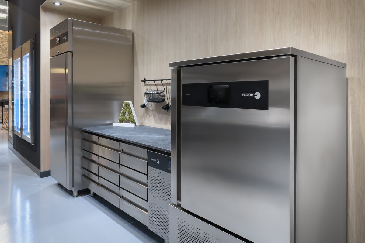 ❄️ iKOLD soğutma jenerasyonu profesyonel şefler düşünülerek tasarlanmıştır. En düşük maliyetle optimum gıda muhafazasını garanti eden daha verimli bir soğutma teknolojisi.

#FagorProfessionalTürkiye 
#FagorProfessional #fagorprofessionalfoodservice

🔎 fagorprofessional.com/en/kitchen-app…