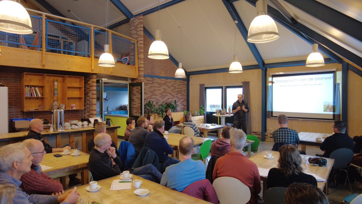BoerenNatuurGrW's tweet photo. In ons project Weide &amp; Water staat de bodem centraal en wisselen we met meer dan 80 boeren kennis en ervaring uit. Vandaag een bijeenkomst in @WbOnstaheerd over #kringlooplandbouw, compost en bokashi met o.a. practor kringlooplandbouw @RuudBodem en Joost Mulder. https://t.co/LF40nOMUCN