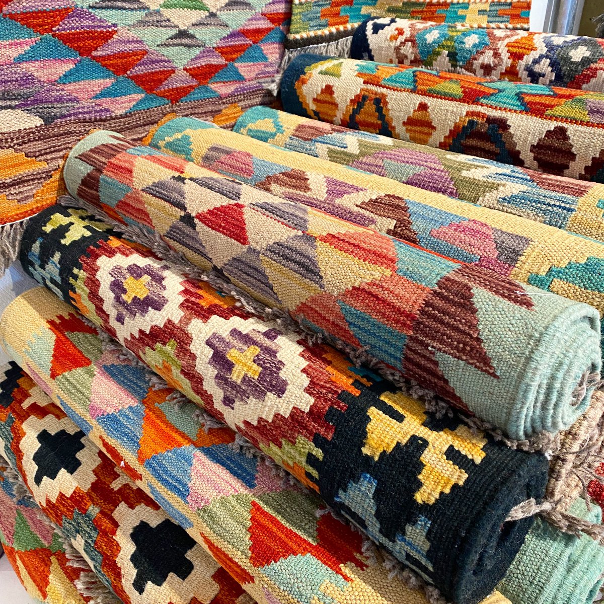afghanrugshop's tweet photo. Around 50 new beautiful 2m long Maymana kilim runners in stock, all around £195.
All new stock is in store to view and slowly appearing online.
#worldwideshipping📦✈️ #rugs #runners #kilim #kilimrunner #theafghanrugshop https://t.co/fVLHhBCYVt