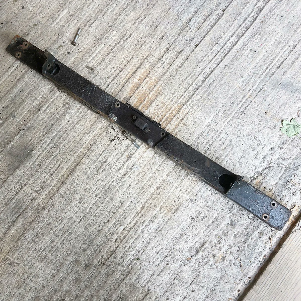 70sResto's tweet image. The beam axle on the 1981 #Midas MkII has suffered from rust and for some reason, isn’t even straight. We’re going to be remanufacturing this beam axle as part of the restoration. #classiccars #carspotting #carshow #classiccarsdaily #vintagecar #oldcar #retrocar