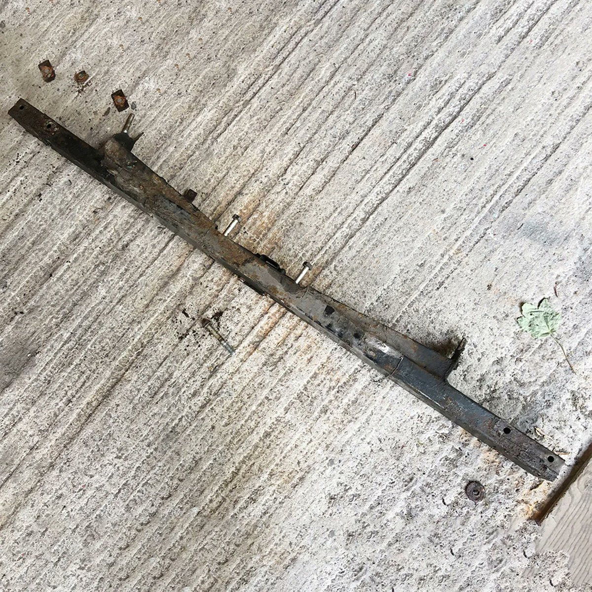 70sResto's tweet image. The beam axle on the 1981 #Midas MkII has suffered from rust and for some reason, isn’t even straight. We’re going to be remanufacturing this beam axle as part of the restoration. #classiccars #carspotting #carshow #classiccarsdaily #vintagecar #oldcar #retrocar