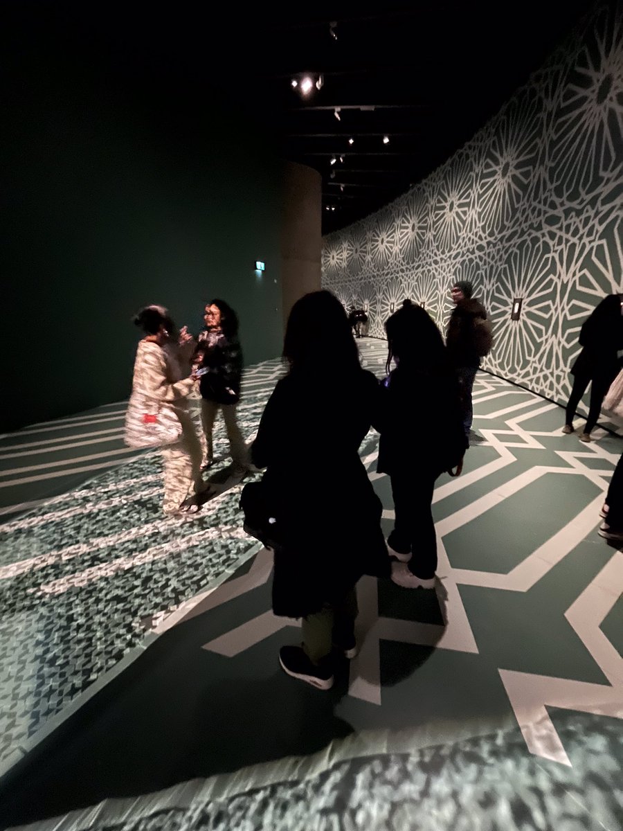 lgsartists's tweet photo. #lgscreative Y12 Art and Y12 Arts Award students enjoyed a day out visiting London galleries on Tuesday 🎨📸 https://t.co/JyypRQTehN