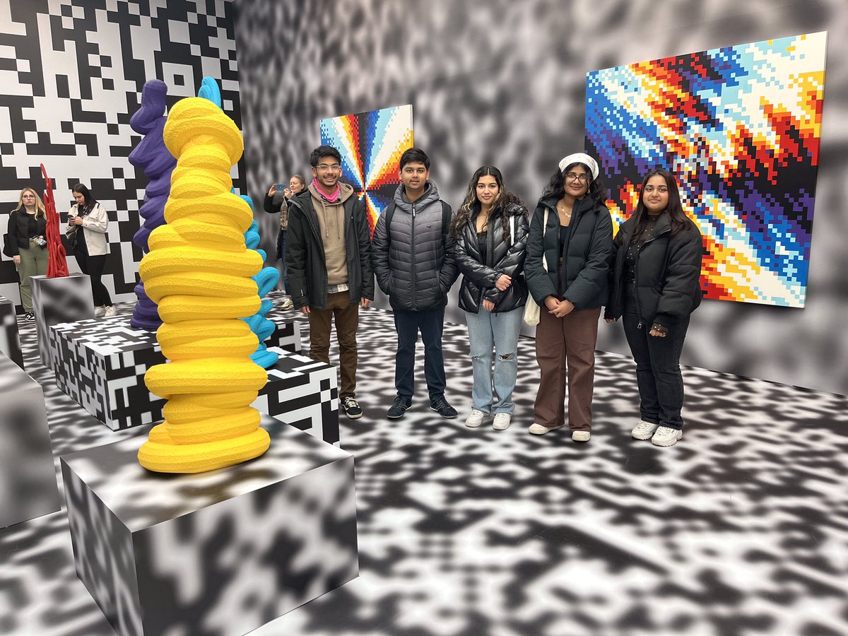 lgsartists's tweet photo. #lgscreative Y12 Art and Y12 Arts Award students enjoyed a day out visiting London galleries on Tuesday 🎨📸 https://t.co/JyypRQTehN