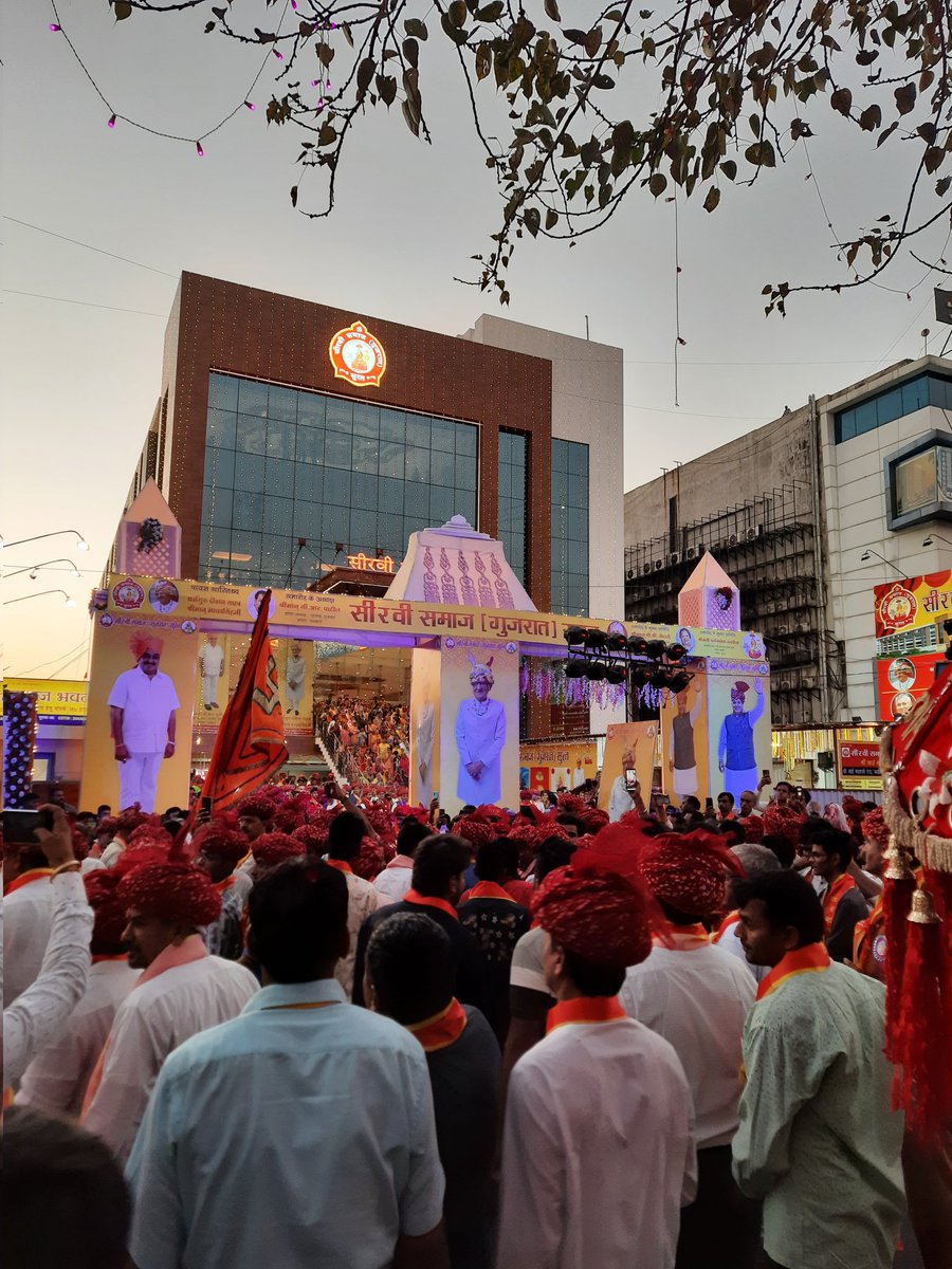 harish_04's tweet photo. With the blessings  of shree aaijee today we have  inauguration ceremony of sirvi samaj bhavan surat https://t.co/E4tGoP3CEI