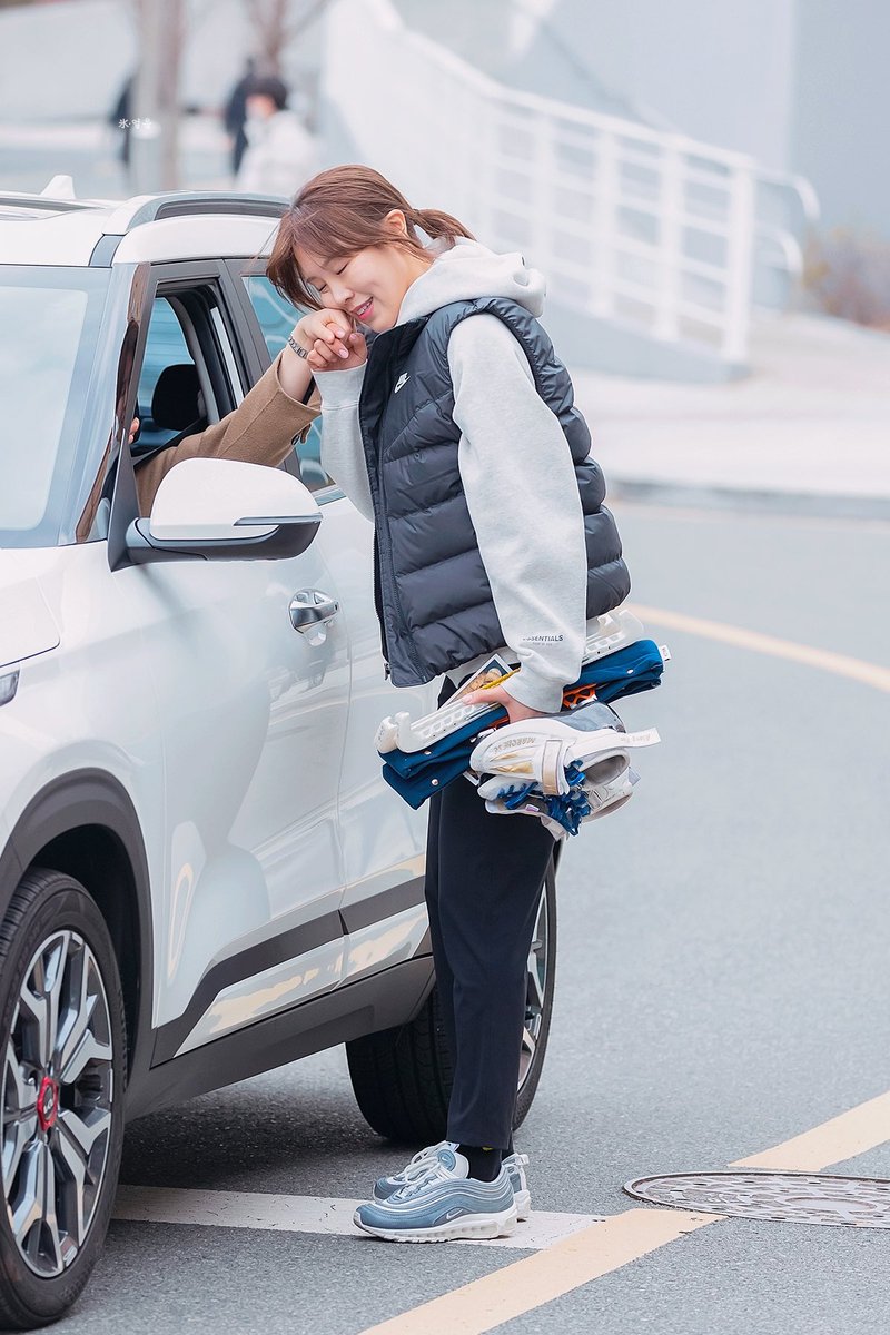 氷•얼음 tweet media