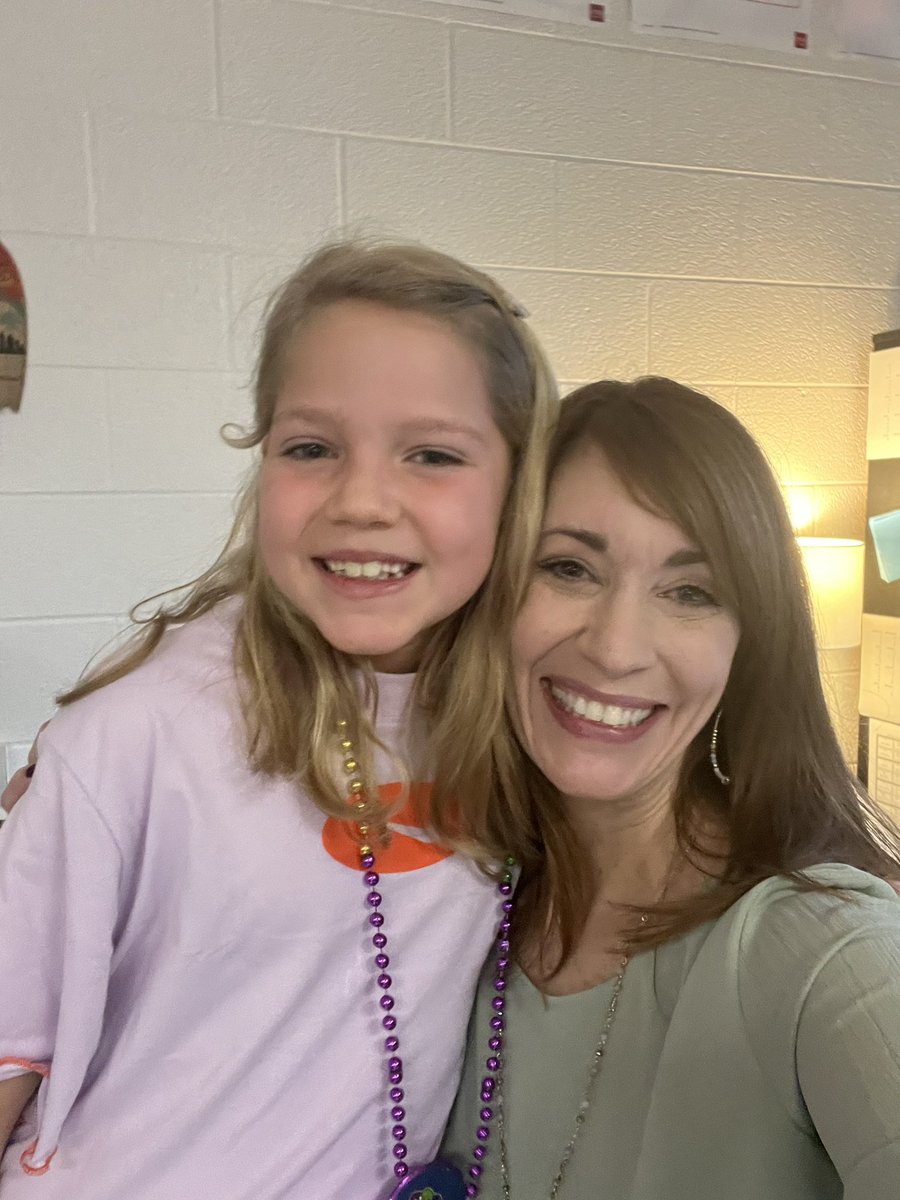 AmyPattonLES's tweet image. I love spending time with my students in their classrooms. It’s one of my favorite parts of the day! ❤️#ProudPrincipal #BuildingConnection
