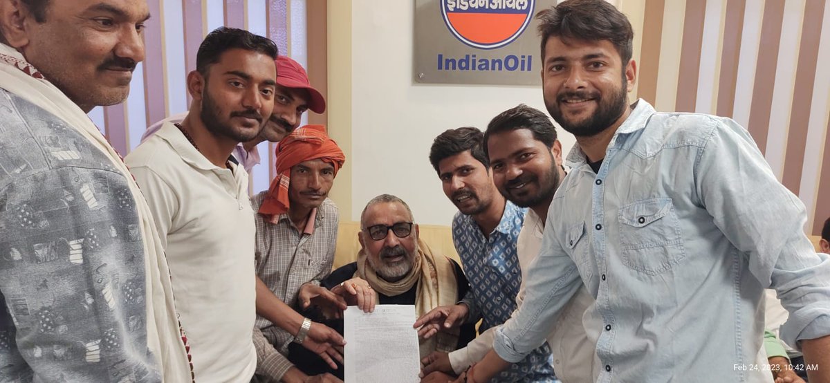 Teampriyam's tweet photo. क्षेत्र के विभिन्न मुद्दों को लेकर बेगुसराय सांसद सह केंद्रीय मंत्री आदरणीय गिरिराज सिंह जी को  @girirajsinghbjp  आवेदन किया ।
उन्होंने भरपूर साथ का भरोसा दिया ।
@DM_Begusarai @thebegusarai https://t.co/yQR8VIPhNH