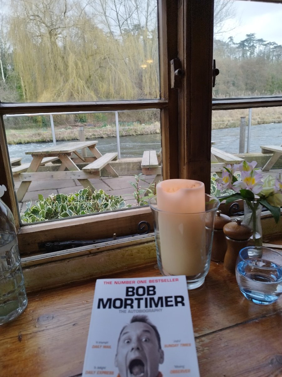 gster001's tweet photo. Checking out the River Test at the Mayfly accompanied by the delightful 'And Away...' #bobmortimer #mayfly #rivertest https://t.co/7xf7hIZHzm
