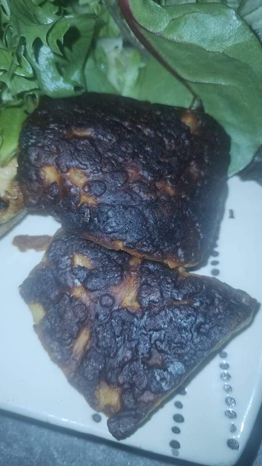 CorinaJackson1's tweet photo. @NandosUK Usually medium thighs salad peri chips and side of pita and Halloumi. This Nissan how my halloumi was delivered last night #disappointed #burnt https://t.co/sqdO1SKnW8