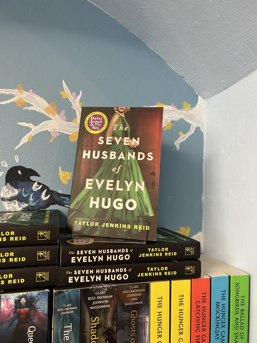 Our next Young Adult Book-of-the-Month is ‘The Seven Husbands of Evelyn Hugo’ by Taylor Jenkins Reid 🎥 

We hope you can join us to chat about this glamorous, scandalous book on Friday 17th March at 4pm. Year 10 and above are welcome