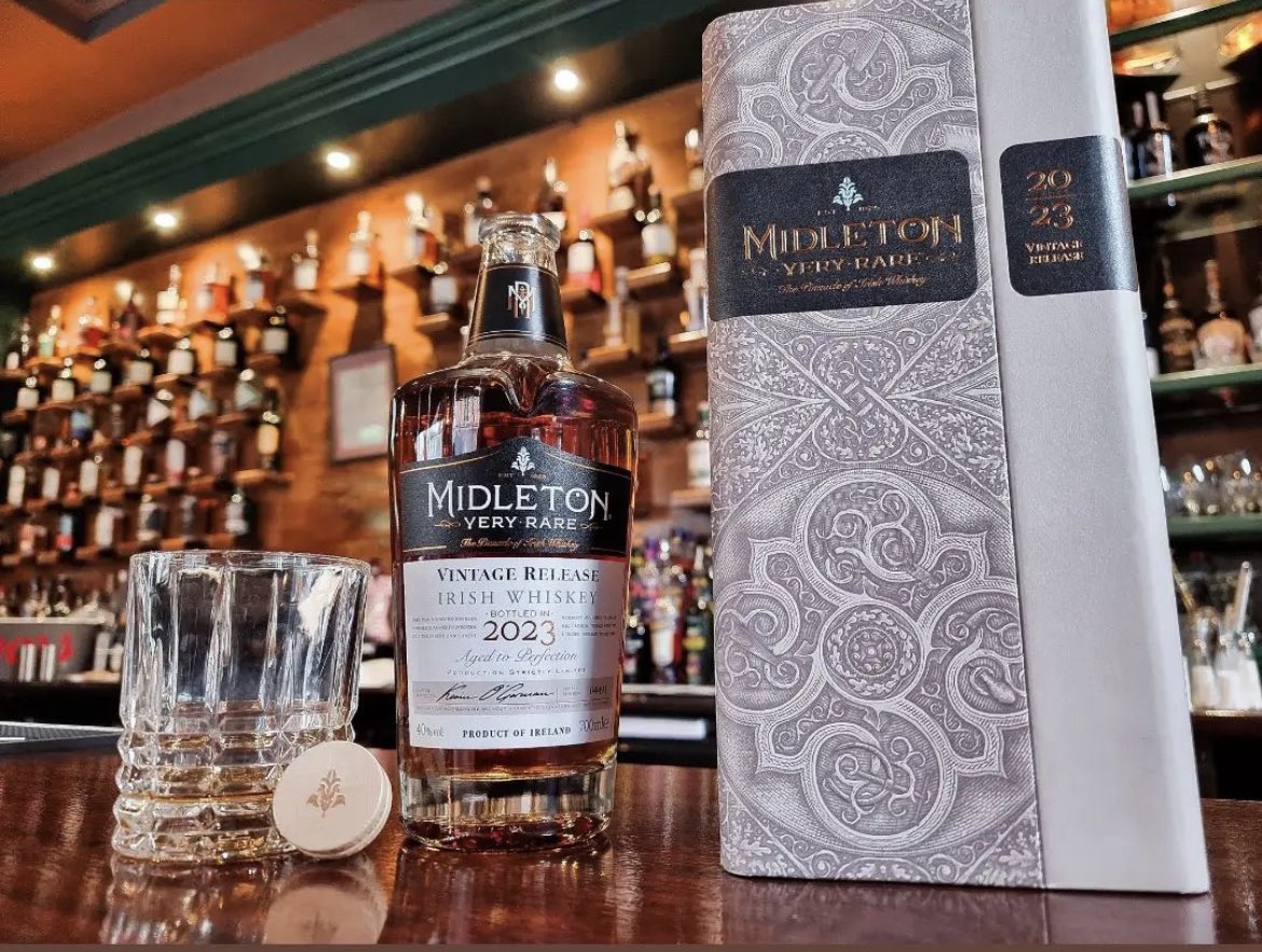 MossLaneDublin's tweet photo. Midleton Very Rare 2023 has arrived @MossLaneDublin @IrishDistillers #Midleton
#MidletonVeryRare2023
#irishwhiskey #irish #whiskey ☘️🥃 https://t.co/Akxt2kpX6l