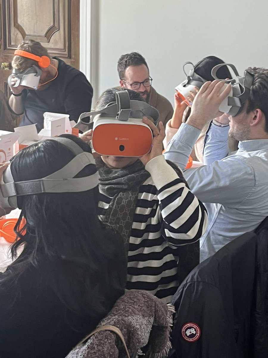 SRAPrimary's tweet photo. We cannot wait to get these VR headsets in to our classrooms! @SRADig_Tech @TandLSRA #scholarlyhabitsofmind #inspiringreadership https://t.co/2Vfc9cqQCI