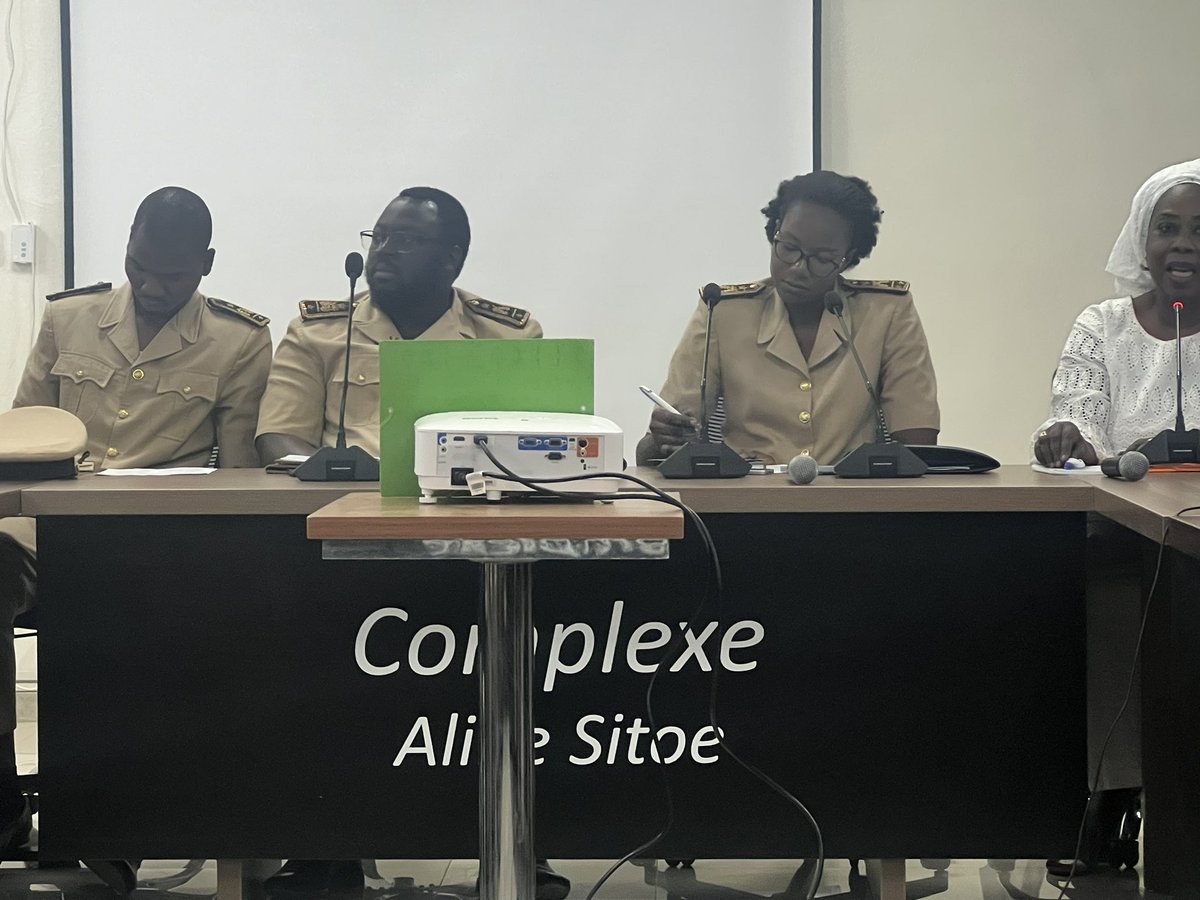 damebeye1's tweet photo. Nous prenons part aux assises nationales sur l‘entreprenariat féminin et l’automatisation des femmes: les consultations des trois régions de la Casamance: ziguinchor, kolda et Sédhiou.
Un moment de rendre un vibrant hommage aux femmes Sénégalaise @kebetu,@victorine_ndeye @__DDKA https://t.co/oKvJBHv4d3