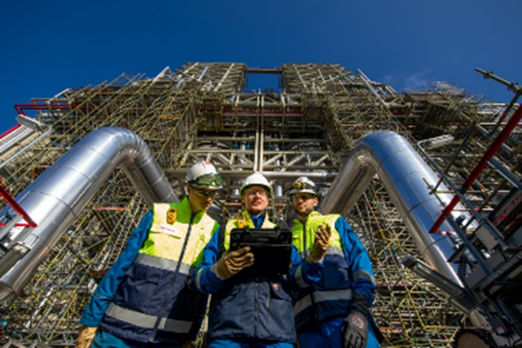 ExxonMobil_EU's tweet photo. #DYK we’ve been operating in the port of #Antwerp since 1891?
In 2019, we completed construction of a Delayed Coker Unit at the #refinery, an investment of more than €1 billion, which expanded the facility’s capability to make #CleanerFuels
👉 https://t.co/A7J6Bx5VQy https://t.co/LaLoO2ikXG