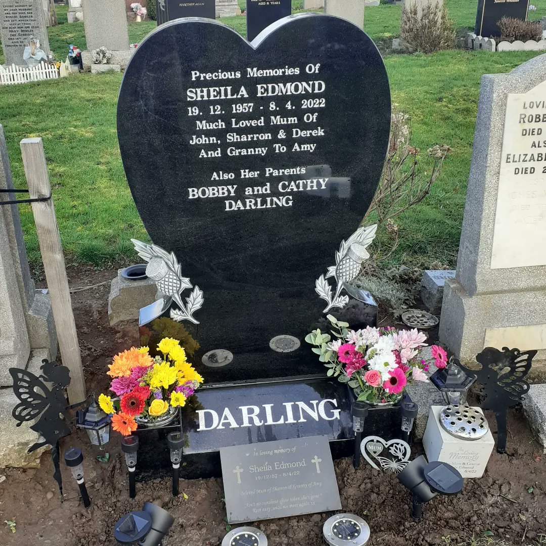 mrsforrest1888's tweet photo. My mum passed away in April, I ordered her headstone in August...finally it was put in place yesterday ,so happy she's got the resting place she deserves now π after a long and brave battle with secondary cancer #breastcancerawareness #angelnurses #westerngeneralhospital https://t.co/KXT7mjTGuf