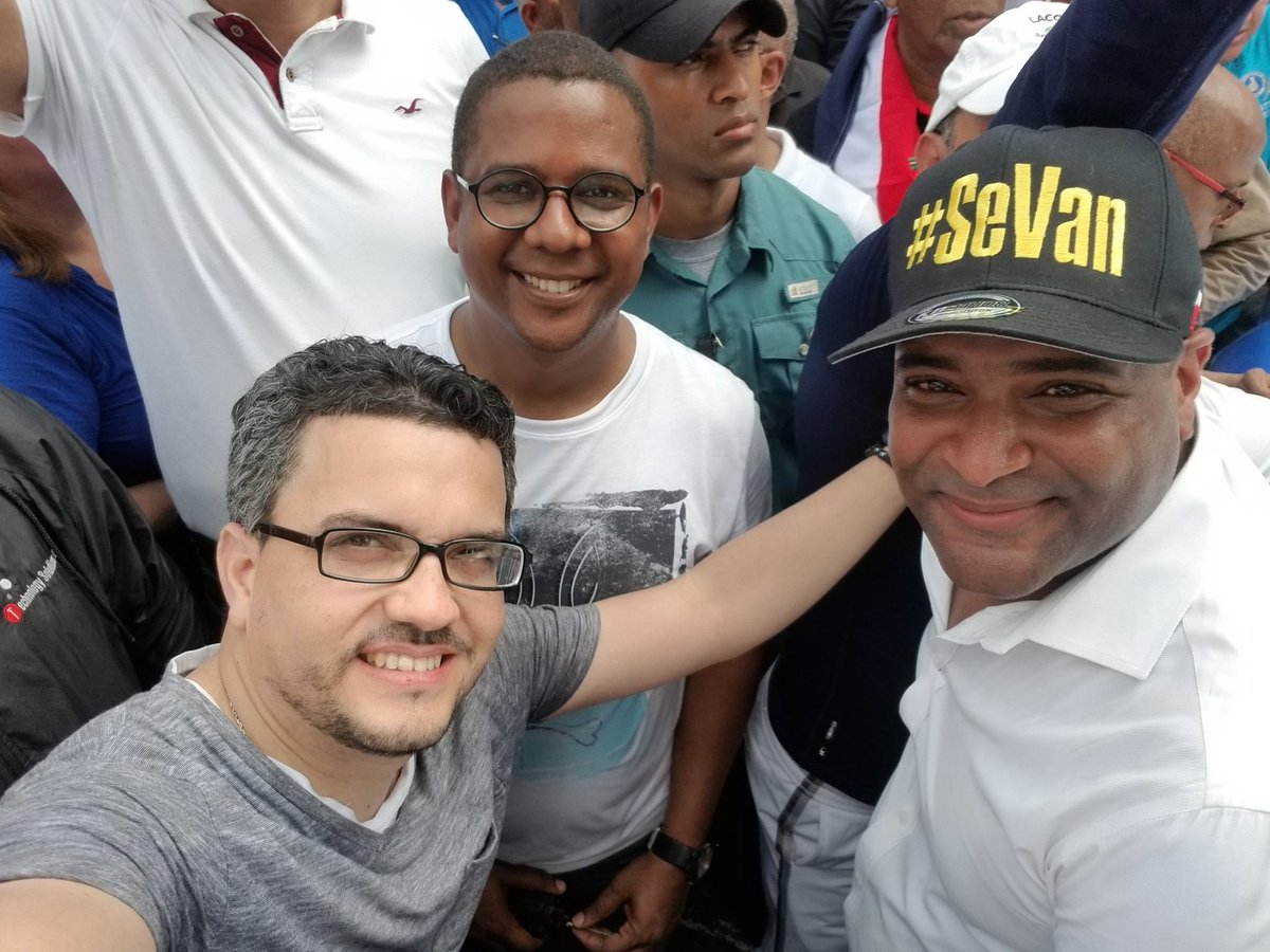 aneudydeleonm's tweet photo. ¡Hay recuerdos que comprometen!

MARCHA POR LA DEMOCRACIA, promovida por la oposición de entonces, entre ellos, el Partido Revolucionario Moderno (PRM), 23 de febrero, 2017. (Ayer, hace 5 años). 

En la foto 📷: @luisabinader @raquelarbaje @BeltranEilyn @AndresLugoRisk y otros. https://t.co/JiGfScpEF6