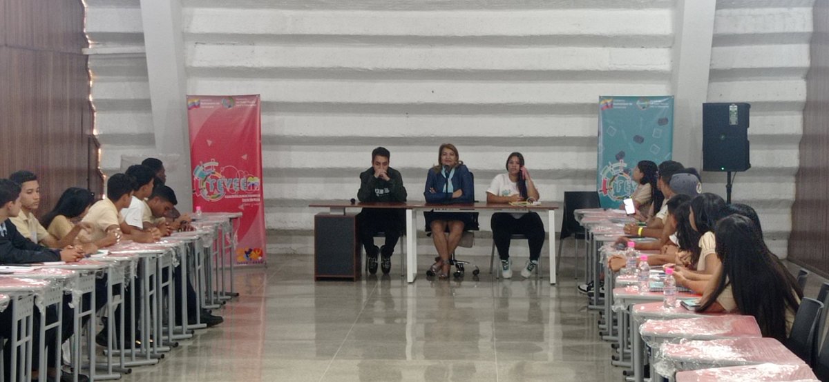 ¡Reunión de trabajo estudiantil! 

#AHORA Ministra del Poder popular para la Educación Yelitze Santaella se reúne con la dirección nacional <a href="/FEVEEMVzla/">FEVEEM🇻🇪</a> para la masificación y divulgacion de la ley de participación estudiantil.

#SancionesAsesinas 
<a href="/NicolasMaduro/">Nicolás Maduro</a> @MPPEDUCACION