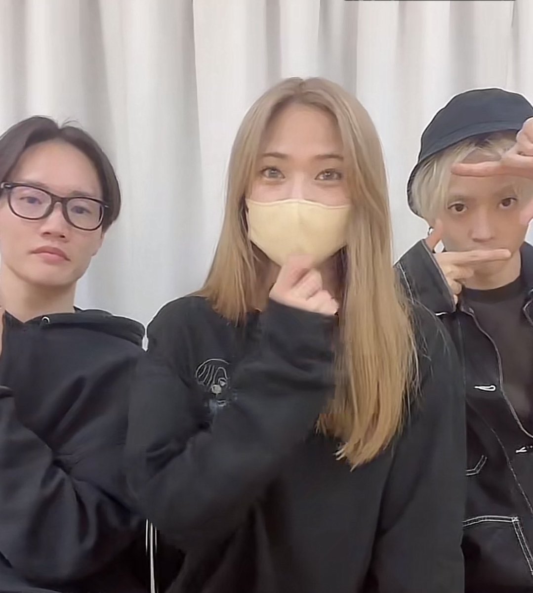 mie_piko0314's tweet image. tiktok配信お疲れ様でした😊
明日の東京公演が楽しみだよ💕
福岡公演もあと６枚完売しますように🙏
１２時〜クラファンのリターンが発表です🥰
zoom会取れるかな❓手作り歌詞カードと
スマホの待受画像も楽しみ🥰

#川森萌可
#princessproject 
@moca_112