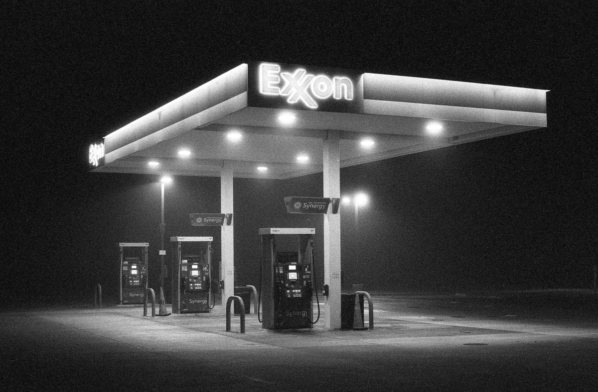 kaileaalegrande's tweet photo. Same gas station, different film stocks https://t.co/84MTwOjwIa
