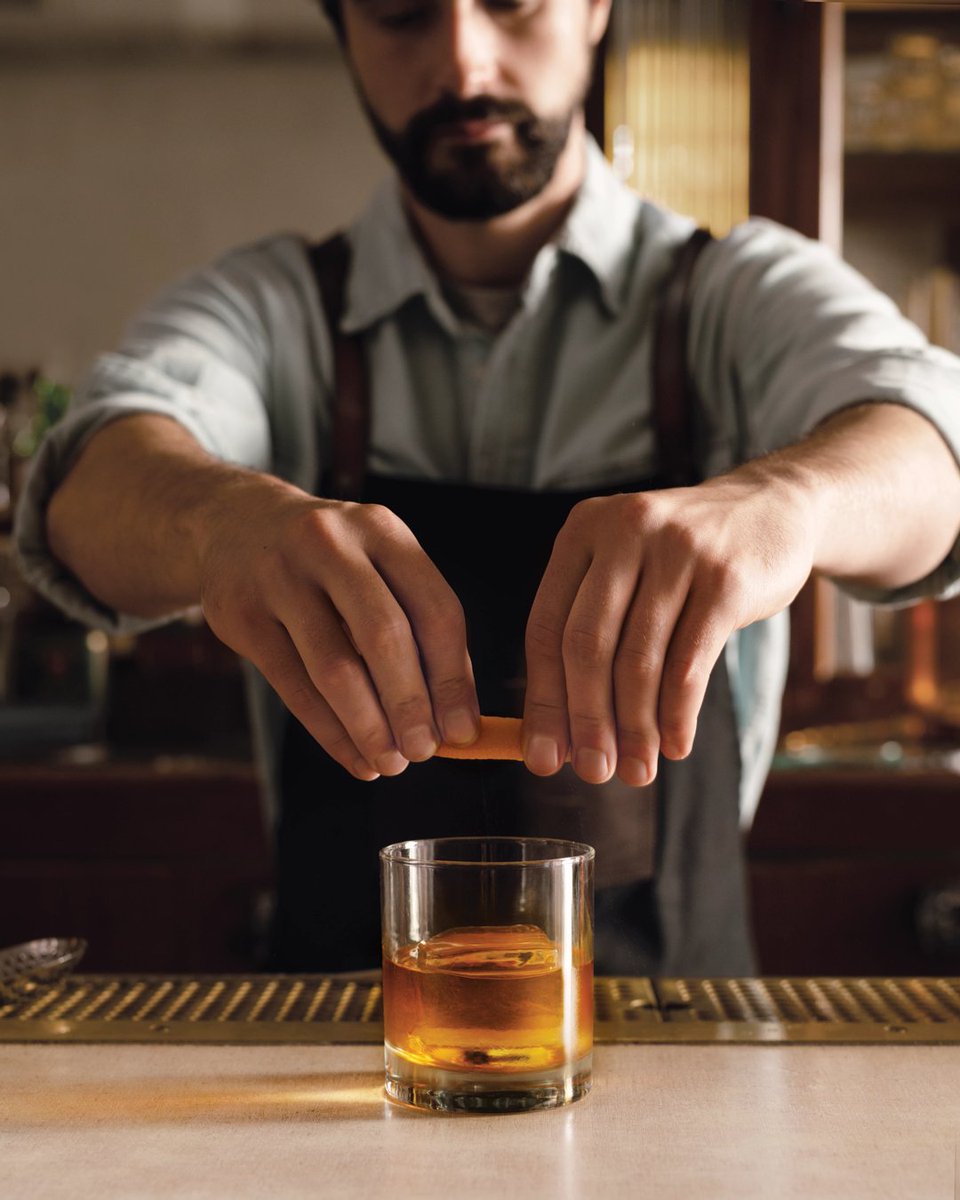 Today, we celebrate the bartenders, the people who share our respect for craft with every pour of whiskey they serve. 🥃 #WorldBartenderDay #KnobCreek