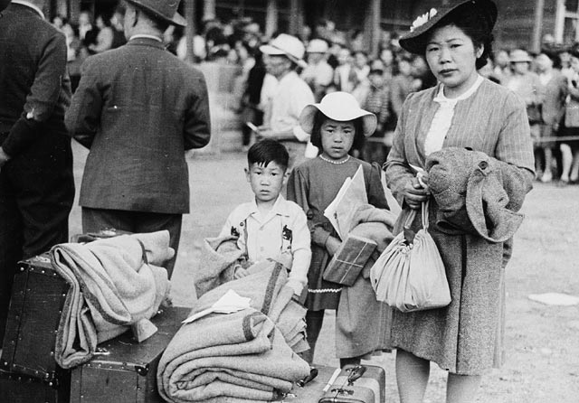 #OtD 24 Feb 1942 the Canadian govt ordered the expulsion and internment of all people of Japanese descent from a 100 mile distance from the West Coast. 22,000 were expelled, with most sent to labour camps, losing most of their property