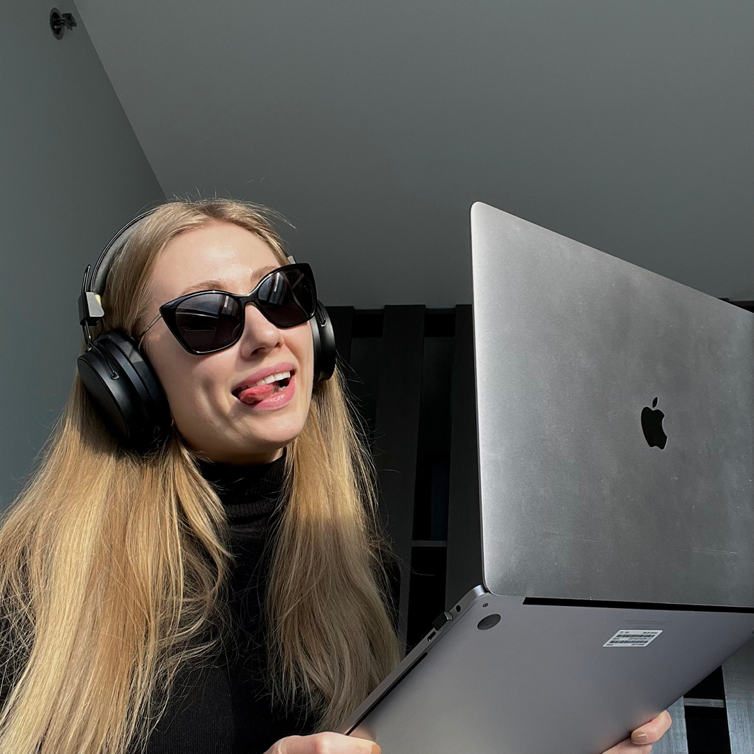 codemyjourney's tweet photo. My Number 1 Rule!

Use noise-cancelling headphones: A loud and chaotic environment can make it difficult to focus on a task.

By using noise-cancelling headphones, you can block out external distractions and create a more peaceful environment to work in. 

What’s your Number 1 https://t.co/eGXOJJrXBS