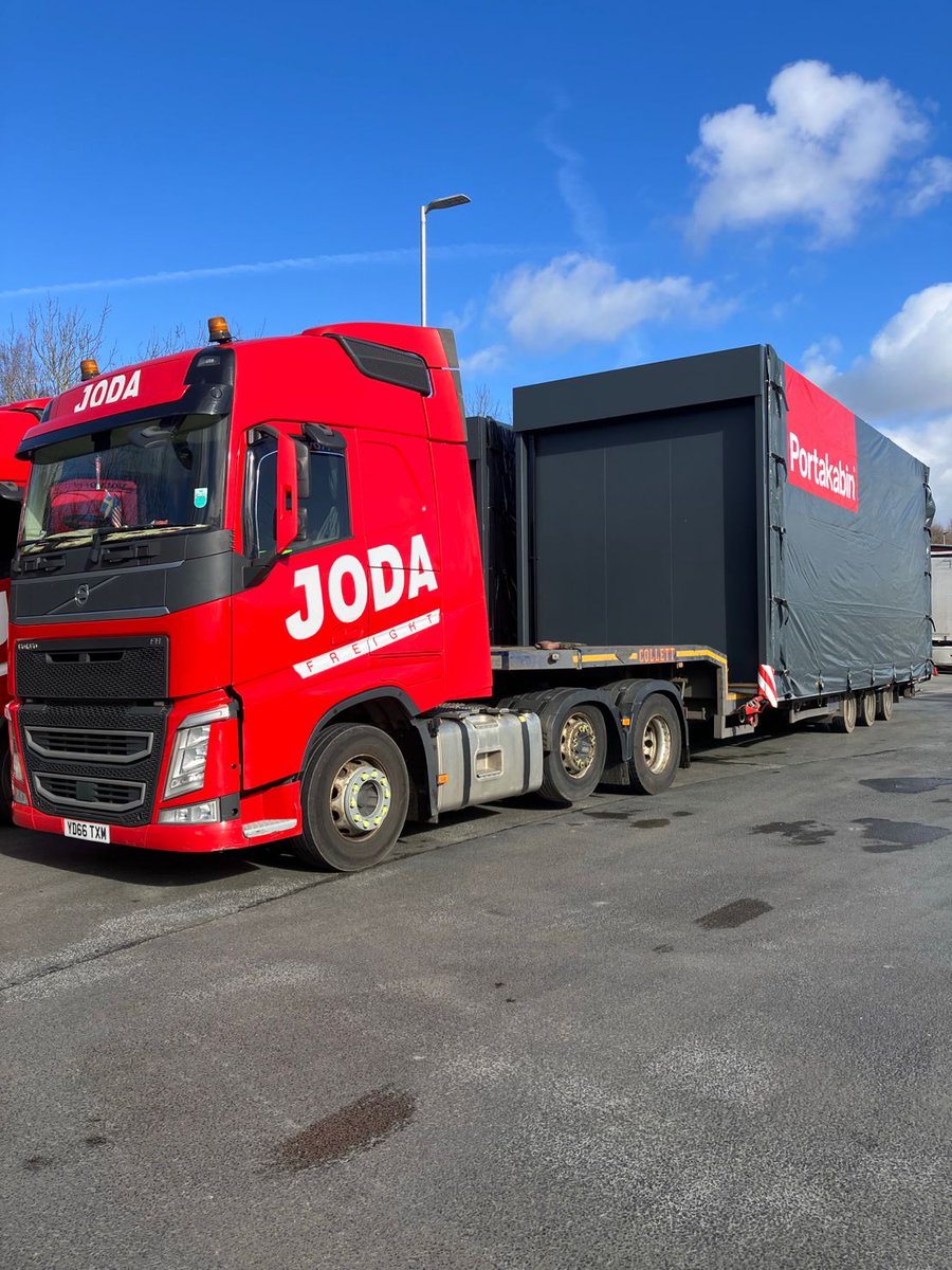 One of our skilled drivers working with a wide load today🚛

We have a range of vehicles that can transport wide, long and specialist loads. If you require this unique service please contact our friendly and helpful customer service team at customer.service@jodafreight.com