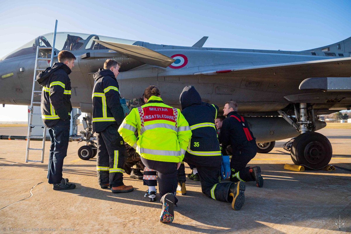 FRDefenceSweden's tweet photo. 1 🇫🇷 Rafale aircraft joined 🇸🇪 Såtenäs air base for a short-term deployment: “Cross Servicing Training”. This was an excellent opportunity for NATO’s 🇫🇷 detachment to improve its operability with 🇸🇪 Air Force &amp; strengthen the 🇸🇪🇫🇷 military cooperation.
➡️ https://t.co/0prRDXFOKH https://t.co/iNZ9BESzoe