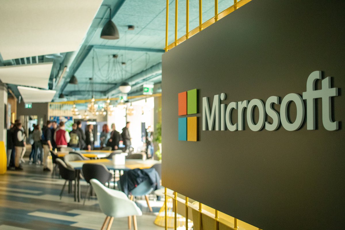 DigitalnaSrbija's tweet photo. Još jedna poseta srednjoškolaca IT kompaniji je za nama! Više od 80 učenika iz Majdanpeka, Vršca i Pančeva posetilo je ove nedelje Microsoft razvojni centar u Srbiji🤓📚 

#novapismenost @USAIDSerbia Propulsion https://t.co/0IdexZeLVG