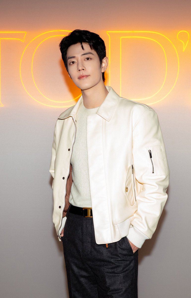 ชื่นชมทีมสไตลิสเสื้อผ้าหน้าผมรอบที่ 33ล้านเจ็ดแสนห้า งานวันเดียวกัน แต่ออกมาเหมือนไปคนละวัน ลุคต่างมาก ไม่ซ้ำ ไม่น่าเบื่อ ชอบทรงผมทั้งสองแบบมาก พี่ฌอนมาก เริ่ดจิงๆ

#XiaoZhan #MFW
#XIAOZHANMFW23 
#XiaoZhanMilan2023