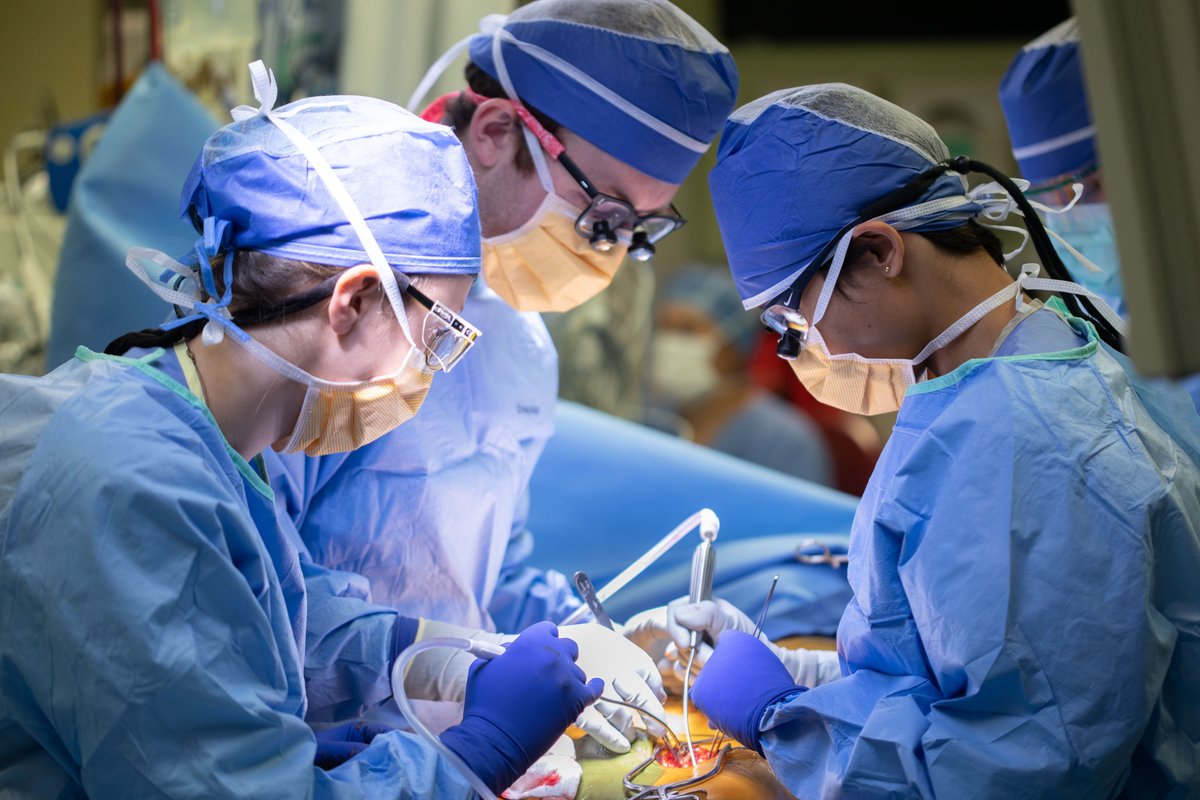 Today, and every day, we are thankful for the tremendous dedication and service shown by the residents within @MayoClinic's #SurgicalResidency programs. The future is bright. #ThankAResidentDay #SurgEd