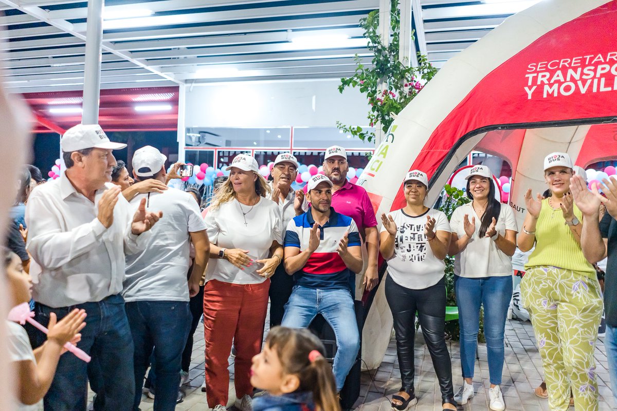 rioja_bus's tweet photo. 🥳 Cumplimos un año más trabajando por brindar un servicio que beneficie a todos y todas. 

✊🏻 Agradecemos a cada uno de los que forma parte de nuestra empresa, y a las autoridades provinciales que se hicieron presentes para celebrar juntos. https://t.co/L11NIXD1jK