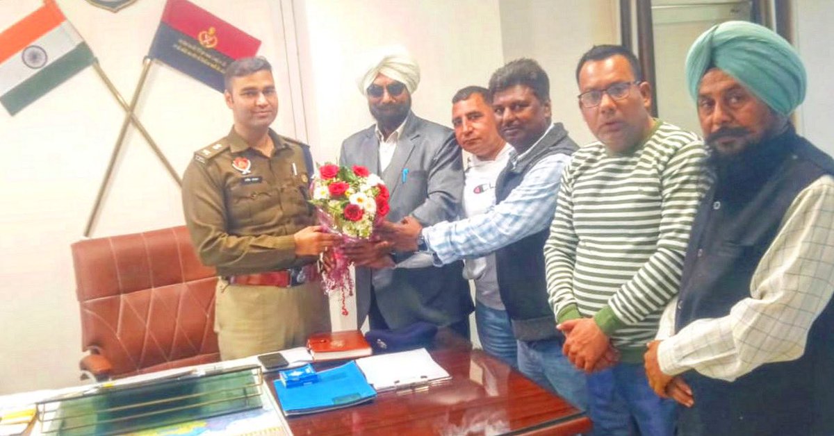 Kashmir_s_wahla's tweet image. I congratulated the newly appointed SSP of Gurdaspur along with my colleagues and hope that there will be peace,law &amp;amp; order in Gurdaspur.And drugs can be stopped completely. Full support will be given by @aap_gurdaspur6 
@ArvindKejriwal @BhagwantMann @SandeepPathak04 @AAPPunjab