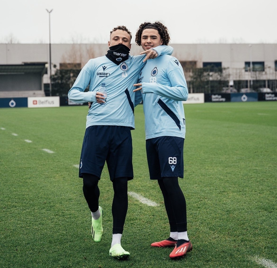 ProspectBelgium's tweet photo. [🇧🇪💫]
Chemsdine Talbi (2005, international U18) fait maintenant partie de l’équipe A du Club Brugge !

Ses stats en CPL:
🏟️ 20 matchs
⚽️ 3 buts
🅰️ 3 assists https://t.co/U3lbJl7gSF