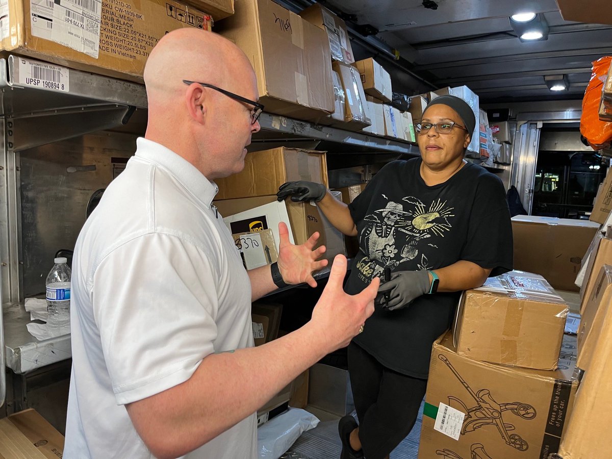 TeamsterSOB's tweet photo. Houston, TX this morning with GST #FredZuck. Having great conversations with @teamster988 UPS members. Gearing up for our big contract fight on the horizon. The Sweetwater hub here has over 1500 #Teamsters…Building doesn’t operate without them. Thanks to L988 staff for joining. https://t.co/wSph3qD8wJ
