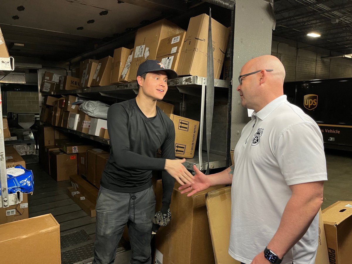 TeamsterSOB's tweet photo. Houston, TX this morning with GST #FredZuck. Having great conversations with @teamster988 UPS members. Gearing up for our big contract fight on the horizon. The Sweetwater hub here has over 1500 #Teamsters…Building doesn’t operate without them. Thanks to L988 staff for joining. https://t.co/wSph3qD8wJ