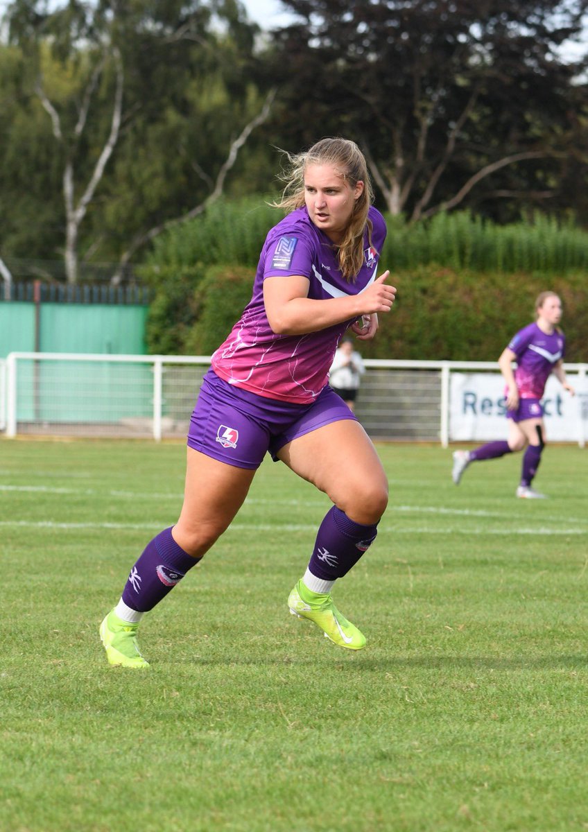 IT’S FRIDAY FEATURE TIME🤩

Today’s Friday feature is last weeks hat-trick hero, Jess Richardson⚽️🏅

Get all the information on Jess here👇🏼

#LightningStrikes