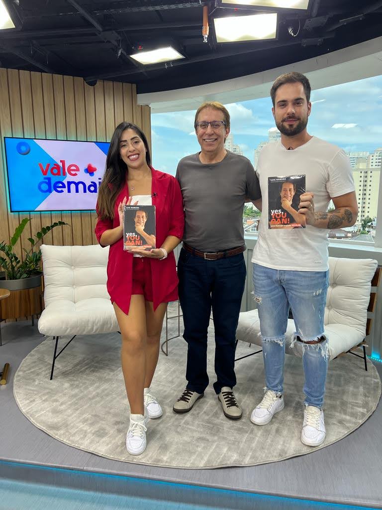 LuisNamura's tweet photo. Ontem, tive a alegria de participar do programa Vale Demais da @TvthathiSbt! 😃
 
Conversei com a Gabriela Abravanel e com o Guilherme Galazzo sobre as tecnologias do futuro, que de futuro não têm nada, pois já estão presentes na nossa vida! 🥽
 
Você assistiu? https://t.co/Sui8se14wM