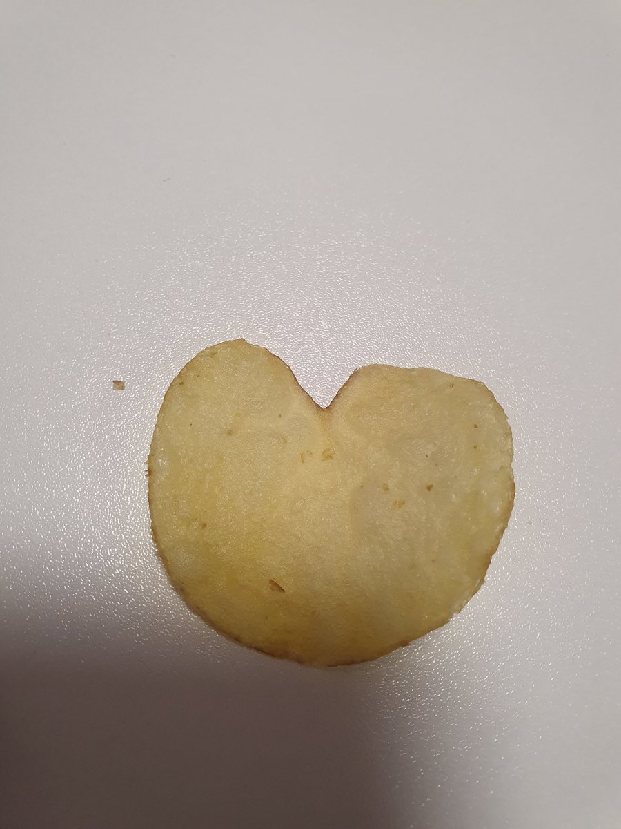 LickleMissSeh's tweet photo. @walkers_crisps #lovefromwalkers 

🙏 ❤️ 👌 

#gottobeinittowinit https://t.co/84A3L4J1uP