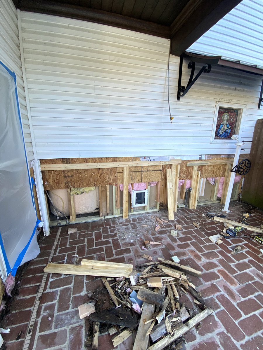 MLRJRConstr's tweet photo. New Project:

-Dry rot sill plate/vertical structural beams, sheathing, and insulation replacement 

Call or email for a quote today! #MLRJRConstructionLLC  #Contractor #sillplate #veritcalstructuralbeams #dryrot #sheathing #insulation #framing  #lafayettela #louisiana https://t.co/bXcVzcaTHu