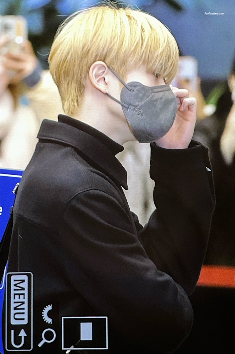 cuz1tsyou's tweet photo. 턱선 선명한 거 봐 😭🥹 https://t.co/Ikxjb8S24P