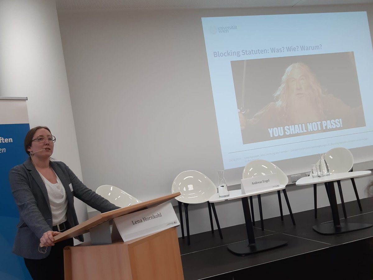 Mit extraterritorialen Regelungen befasst sich zum Abschluss der #YoungPIL23 auch @lenahornkohl <a href="/univienna/">Universität Wien</a>: Welche Auswirkungen haben Sekundärsanktionen nach der EU Blocking-VO? #IPRNachwuchs <a href="/SFUWien/">SFU</a>