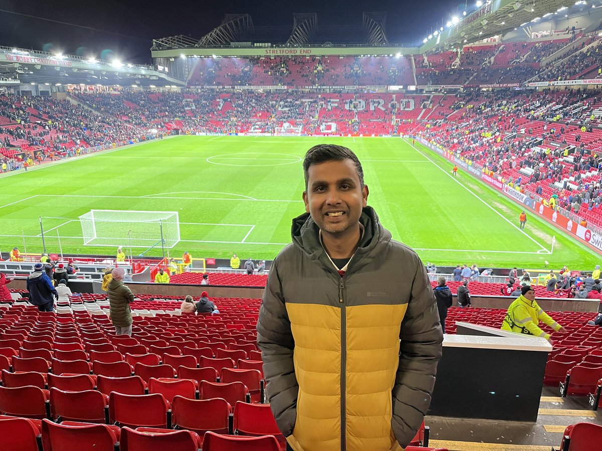 I rarely request a stranger to click a picture of mine. But, this big European night at the Theatre, demanded one🤩🤩

One of the best atmospheres at any game I’ve been to (close to Wembley for the #WEURO2022 final & away end at ARS for #MUWomen this szn)

#MUFC #UTFR #memories