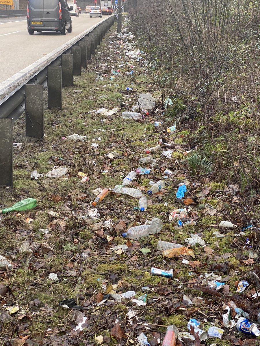 cleanupbritain's tweet image. This is the squalid and filthy M58 - why is the so-called road regulator ⁦@railandroad⁩ totally FAILING to hold ⁦@NationalHways⁩ to account for this shameful and appalling performance???  Is the relationship between them all a bit too cosy…?  ⁦@TransportFocus⁩