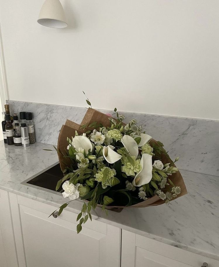 liviuuh's tweet photo. flower bouquet <3 https://t.co/66th37JXmy