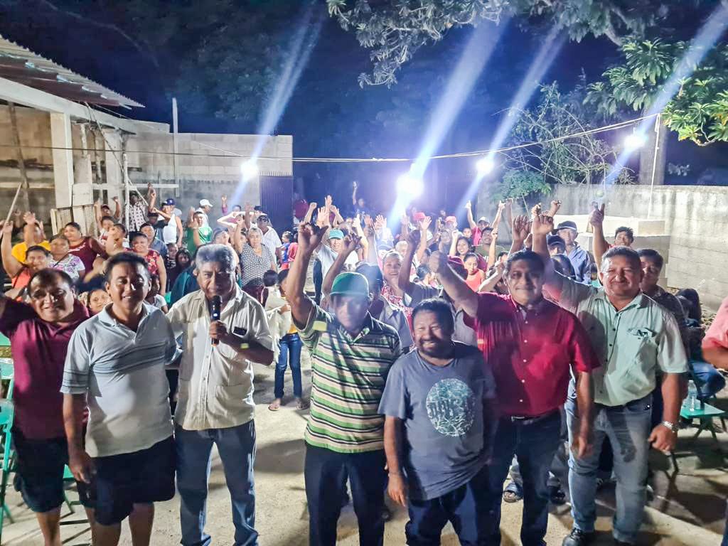 PRI_Yucatan's tweet photo. Saludamos al priismo de #Tiholop, #Yaxcabá, trabajando y fortaleciendo a nuestras estructuras de cada rincón de #Yucatán, con el respaldo y trabajo permanente del Comité Estatal. Siempre #Revolucionarios
@FTorresRivas @gmotorresg @AntonioHomaS Nicolas Avila https://t.co/c8w2O4E59p