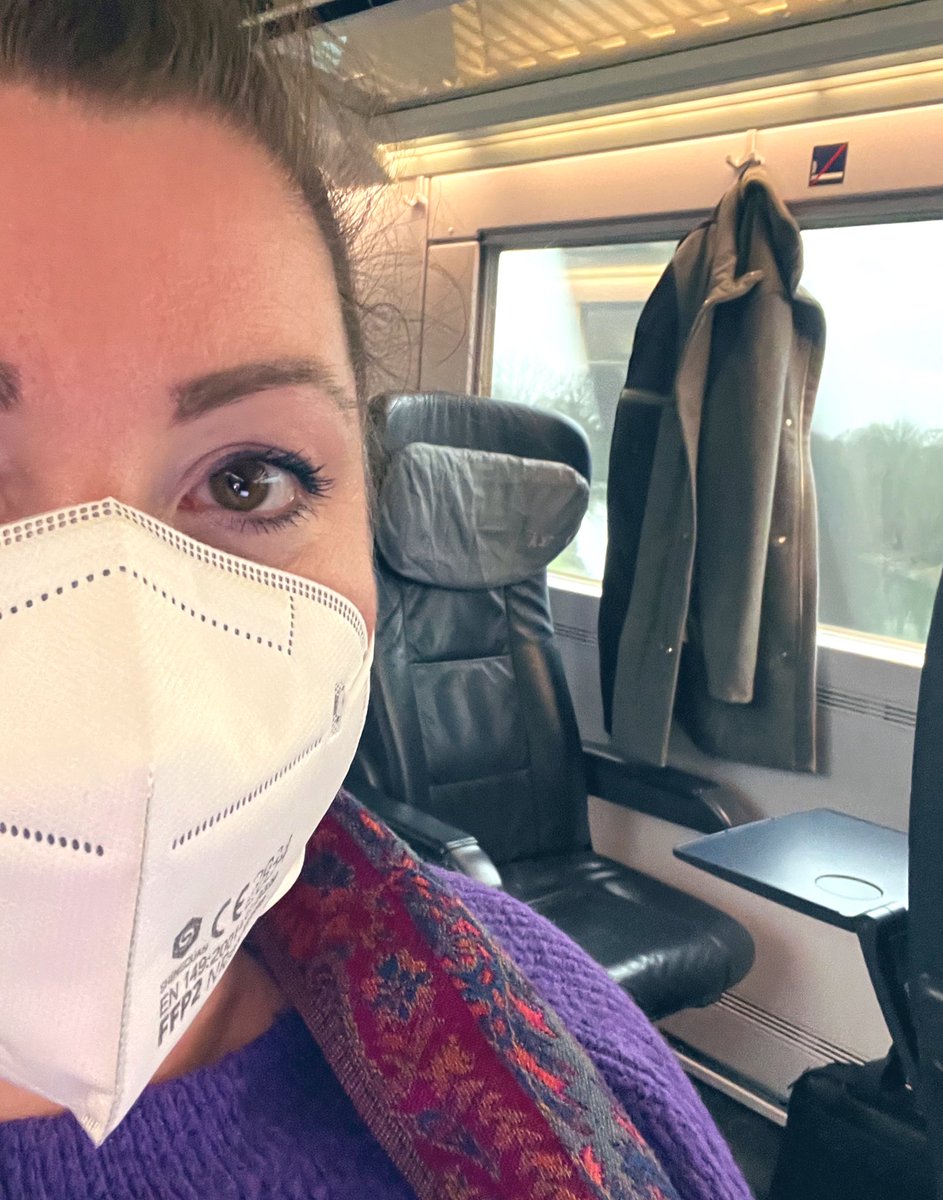 Auf geht’s nach Hamburg zum #FOBIFESTIVAL vom <a href="/cornelsenverlag/">Cornelsen</a> 🥳
(Unter der Maske lächle ich 😁)
#twlz