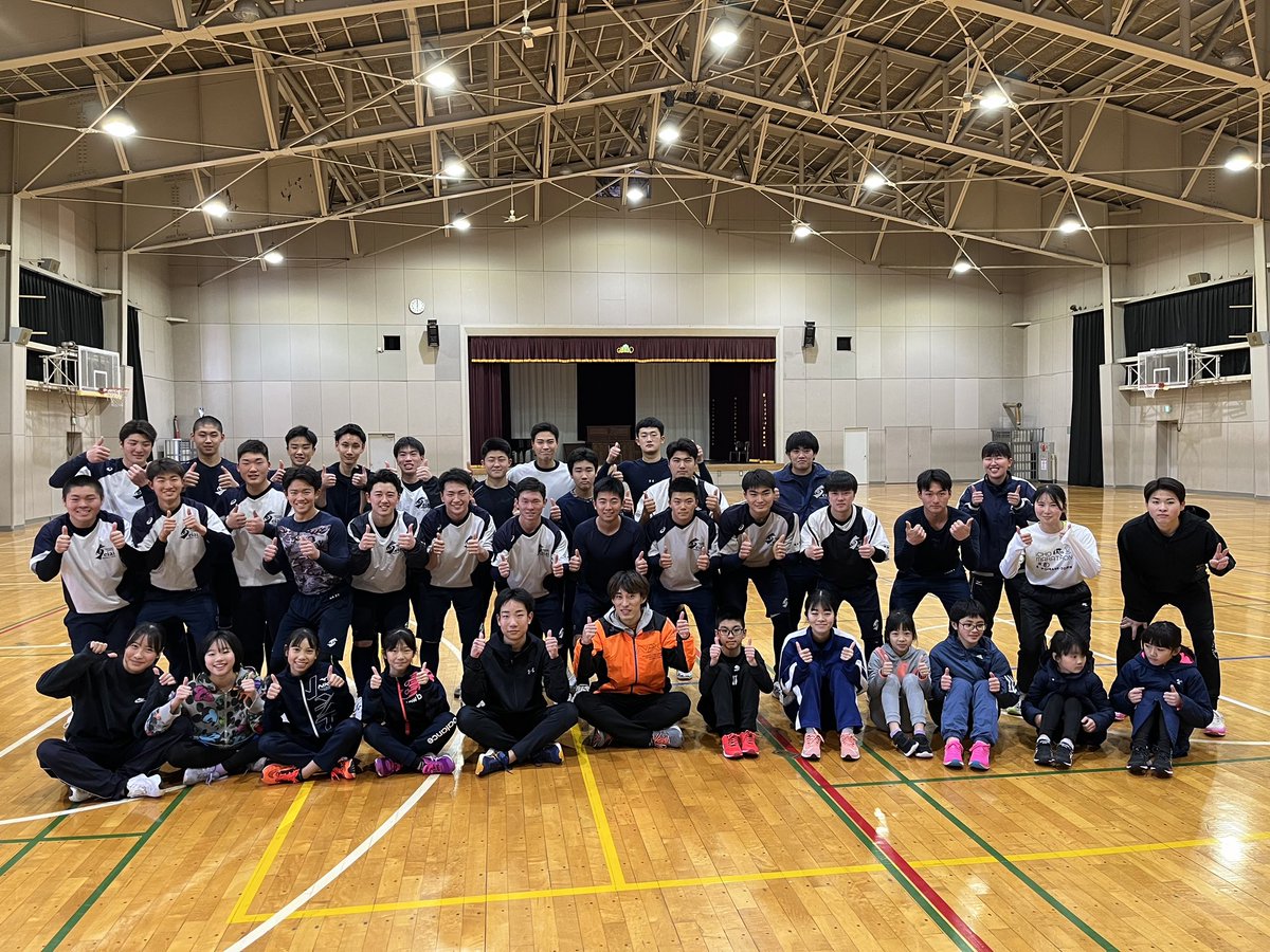 ktai111's tweet image. 【1st class×聖愛陸上競技部×聖愛野球部】
クラブ・部活の枠を越し、競技・スポーツの枠も越し、沢山の選手と交流し、本当にいい刺激を与え合い、貰い合える最高の冬季終盤を迎えています！
もうすぐシーズンイン。怪我なくいきましょう！
 #1stclass